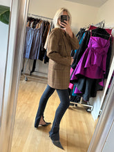 Load image into Gallery viewer, Wool Blazer