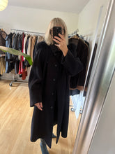 Load image into Gallery viewer, Navy blue wool and cashmere coat with fur
