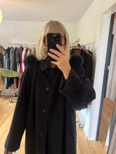 Load image into Gallery viewer, Navy blue wool and cashmere coat with fur