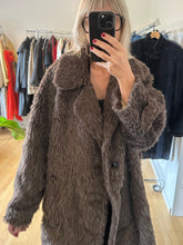 Load image into Gallery viewer, Long fake fur coat