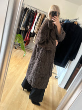 Load image into Gallery viewer, Long fake fur coat