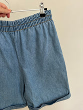 Load image into Gallery viewer, Denim shorts with studs