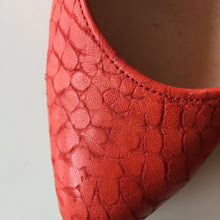 Load image into Gallery viewer, Orange snakeskin pumps