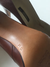 Load image into Gallery viewer, Chocolate Brown Leather Pumps