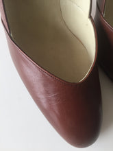 Load image into Gallery viewer, Chocolate Brown Leather Pumps