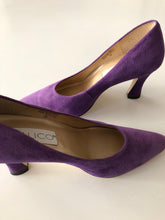 Load image into Gallery viewer, Purple Suede Pumps