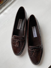 Load image into Gallery viewer, Dark Brown Tassel Loafers