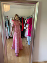 Load image into Gallery viewer, Bubblegum Pink Maxi Dress