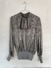 Load image into Gallery viewer, Grey Print Rib Shirt