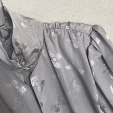 Load image into Gallery viewer, Grey Bow Print Secretary Blouse