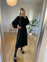 Load image into Gallery viewer, Black Midi Dress