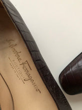 Load image into Gallery viewer, Salvatore Ferragamo Flats